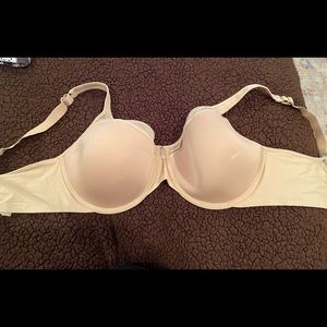 4 Nude Bali and 2 Black Bali 40D bras